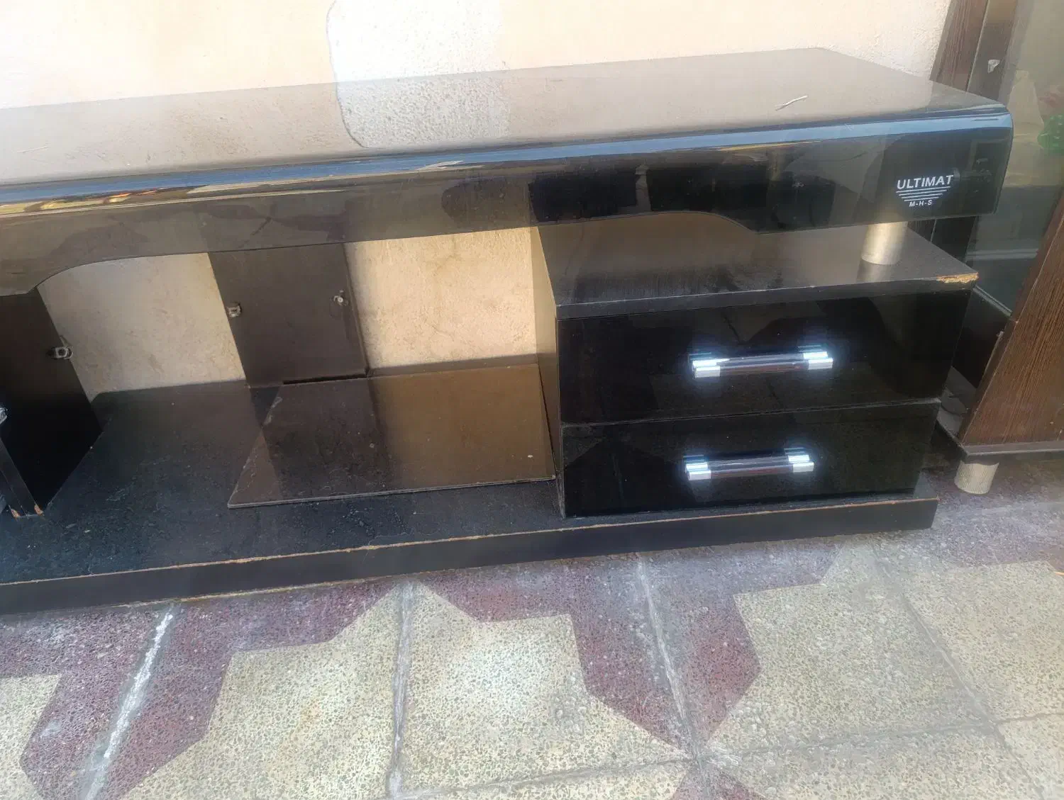 ویترین و میز تلویزون سکوریت کارکرده|بوفه، ویترین، کنسول|شیراز, سعدیه شمالی|دیوار