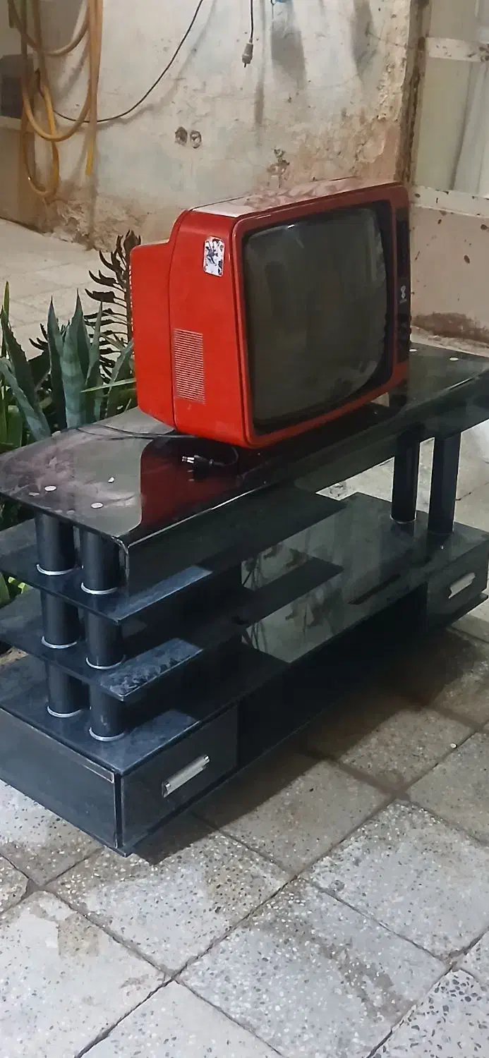 تلوزیون ومیز|تلویزیون و پروژکتور|قهدریجان, |دیوار