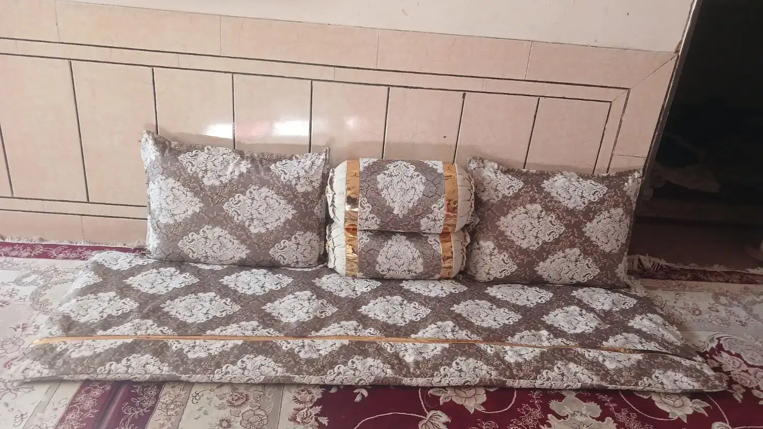 روپشتی و کناره|پشتی|خمینی‌شهر, |دیوار