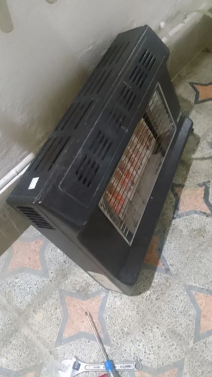 سلام یک عدد بخاری دیوار سالم کار کرد سالم تمیز|بخاری، هیتر، شومینه|تالش, هشتپر|دیوار