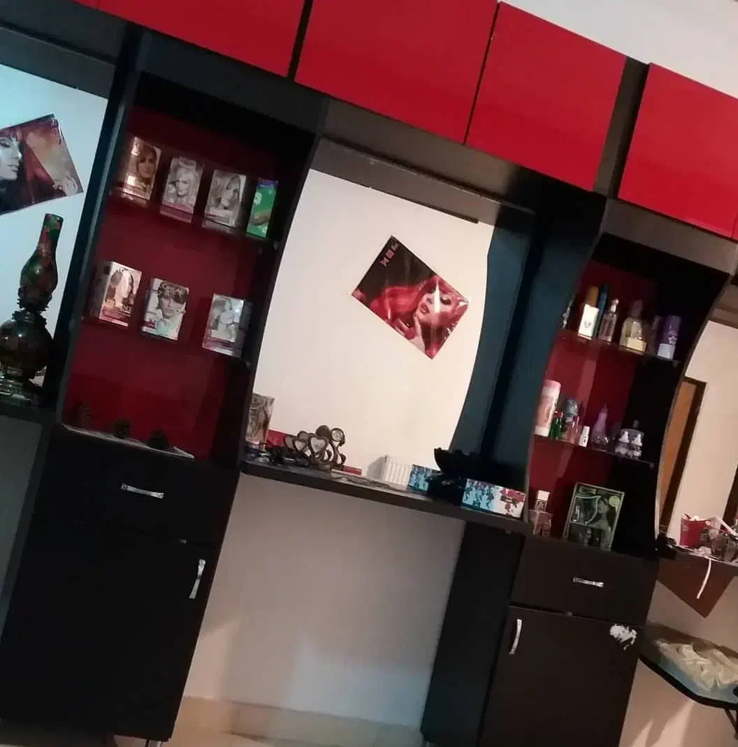 کمد و ویترین برای آرایشگاه|آرایشگاه و سالن‌های زیبایی|ارومیه, |دیوار