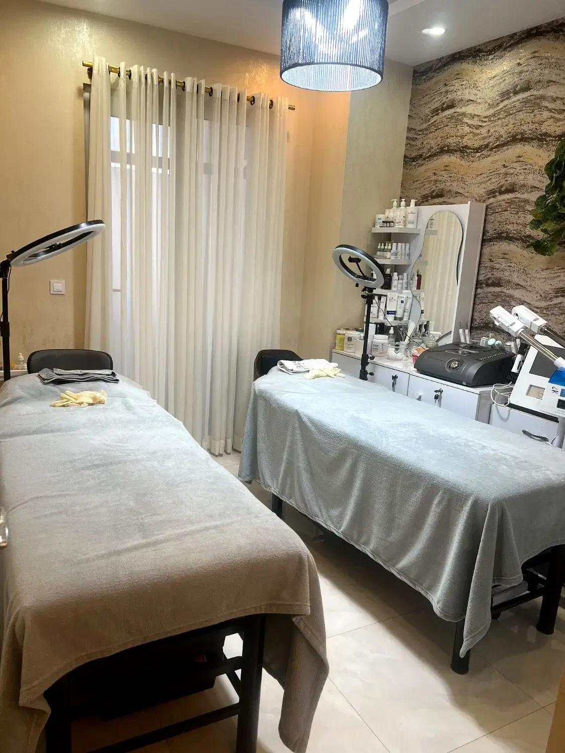 خدمات و آموزش پاکسازی پوست و صورت فوق تخصصی|خدمات آرایشگری و زیبایی|رشت, معلم|دیوار