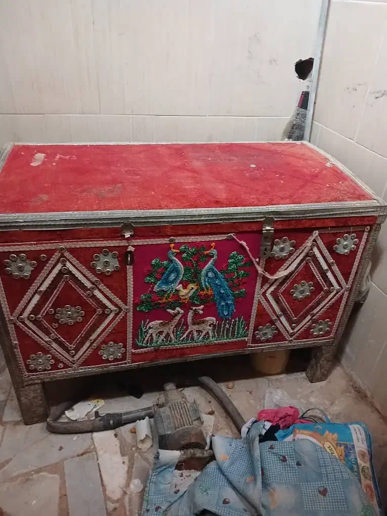 صندوق قدیمی|کلکسیون اشیاء عتیقه|یزد, |دیوار