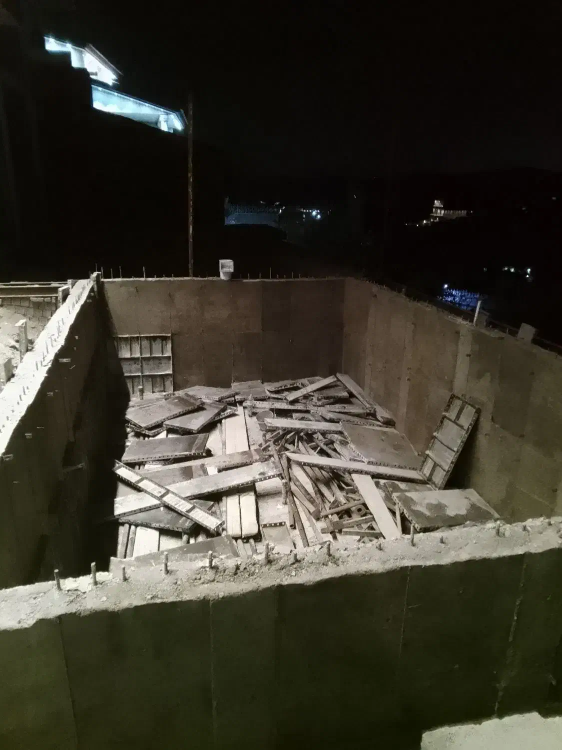 آرماتوربندی. استخر. اجرای سقف.  پیمانکاری|خدمات پیشه و مهارت|لواسان, |دیوار