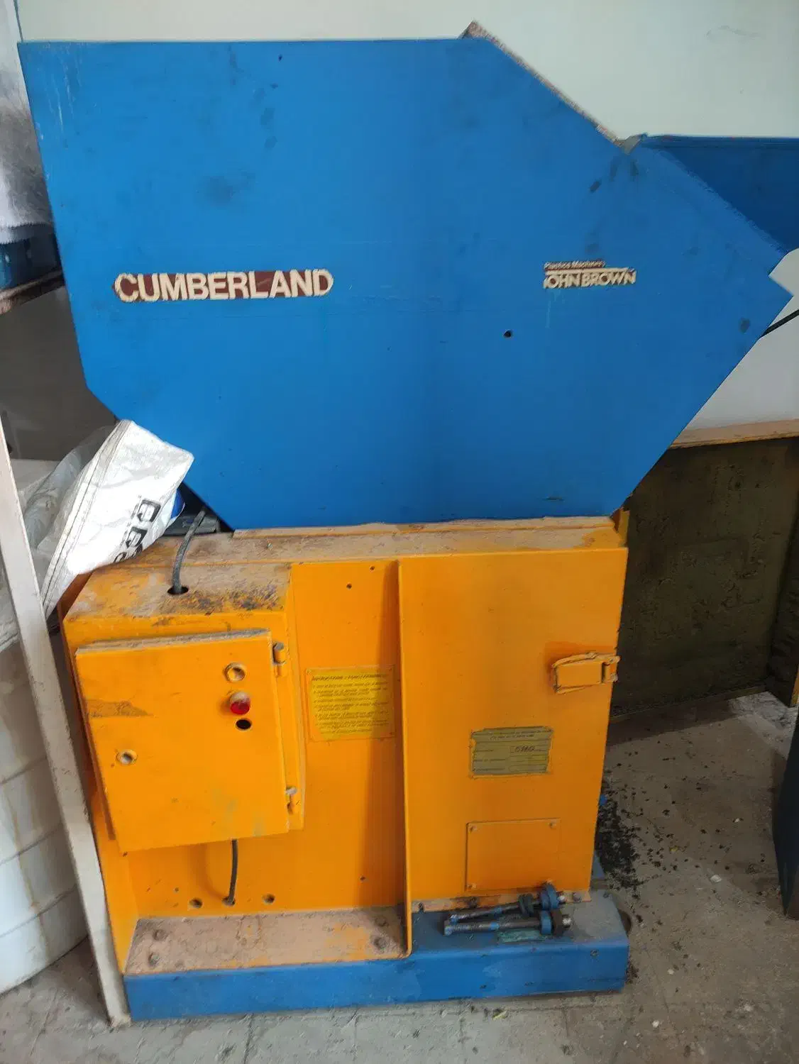 فروش دستگاه تزریق و اسیاب پلاستیک|ماشین‌آلات صنعتی|اصفهان, ولدان|دیوار