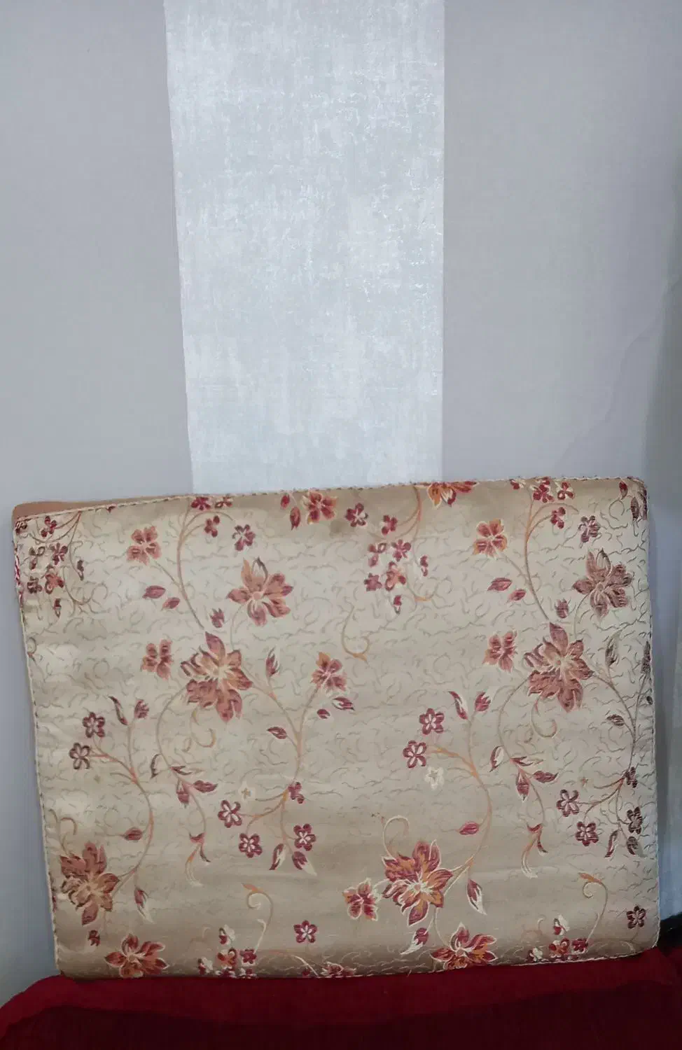 پشتی|پشتی|بندر انزلی, پرستار|دیوار