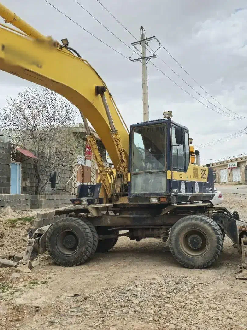 بیل کوماتسو لاستیکی 200|خودرو سنگین|ارژن, |دیوار