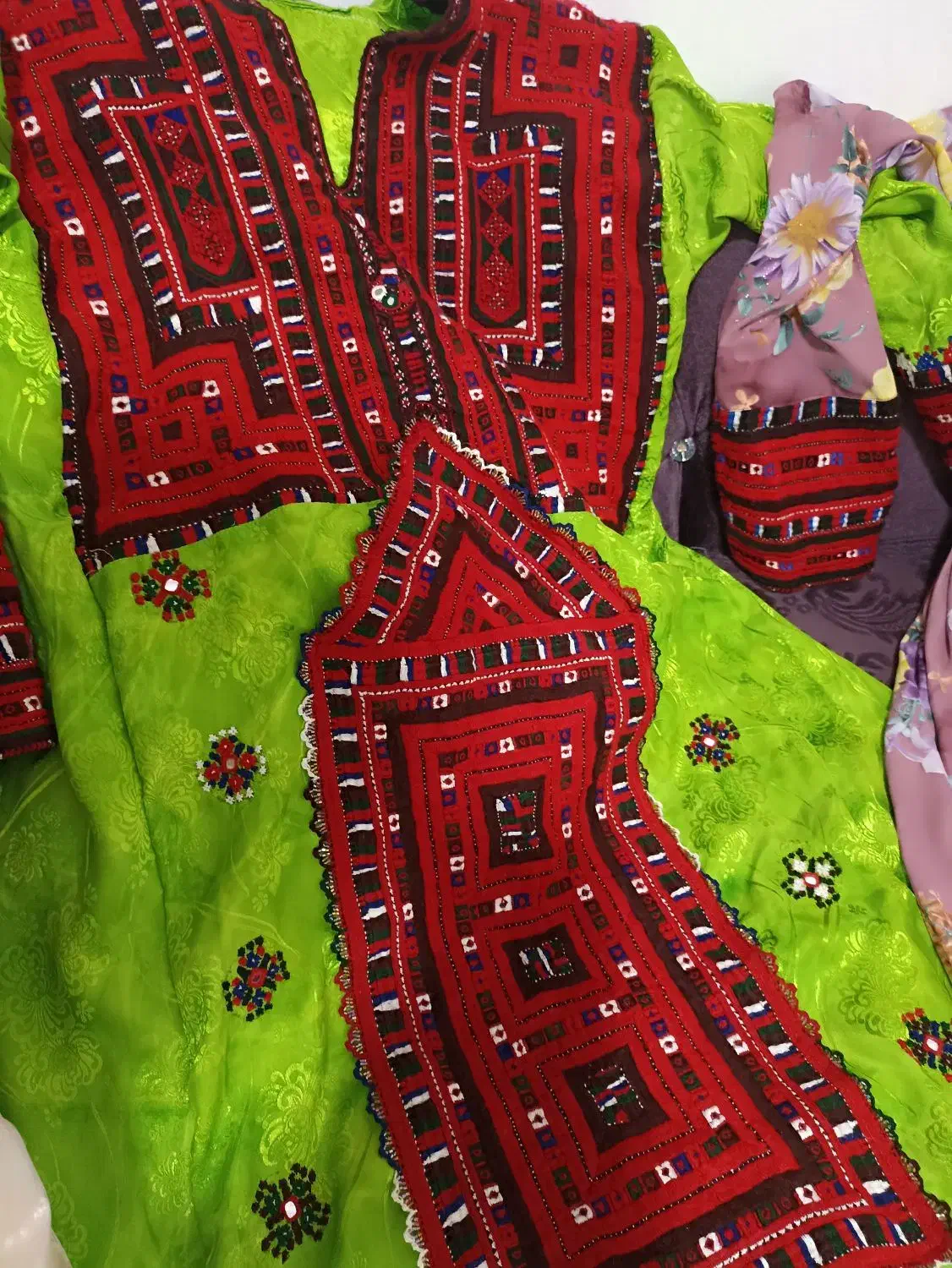 لباس نو بدون استفاده|لباس|کنارک, |دیوار