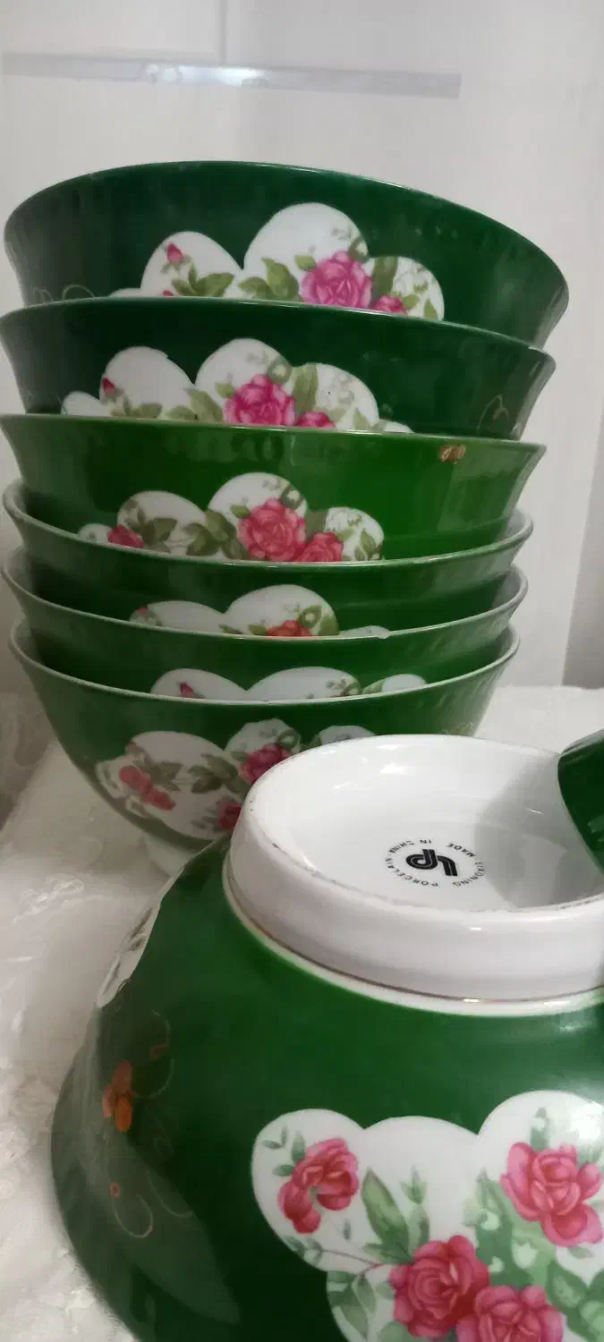 سماور برنجی وتعدادی ظروف دیگر|ظروف سرو و پذیرایی|اصفهان, همدانیان|دیوار