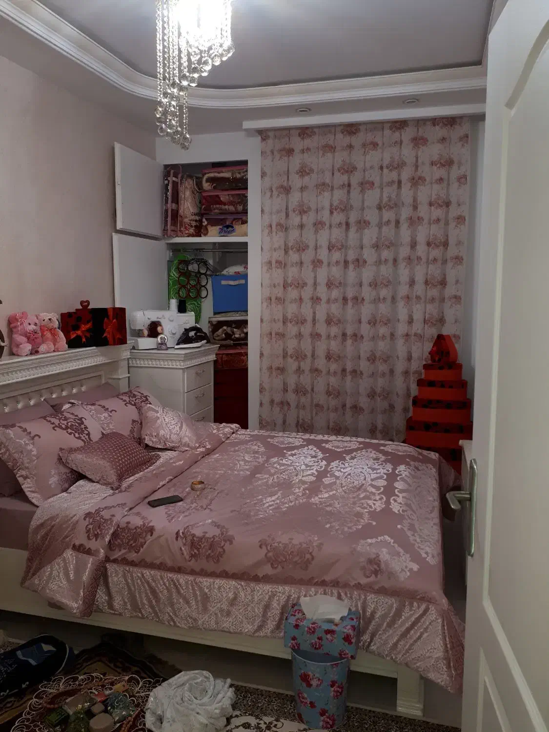 پرده توری رنگ شیری و گل های صورتی|پرده، رانر، رومیزی|تهران, اوقاف|دیوار