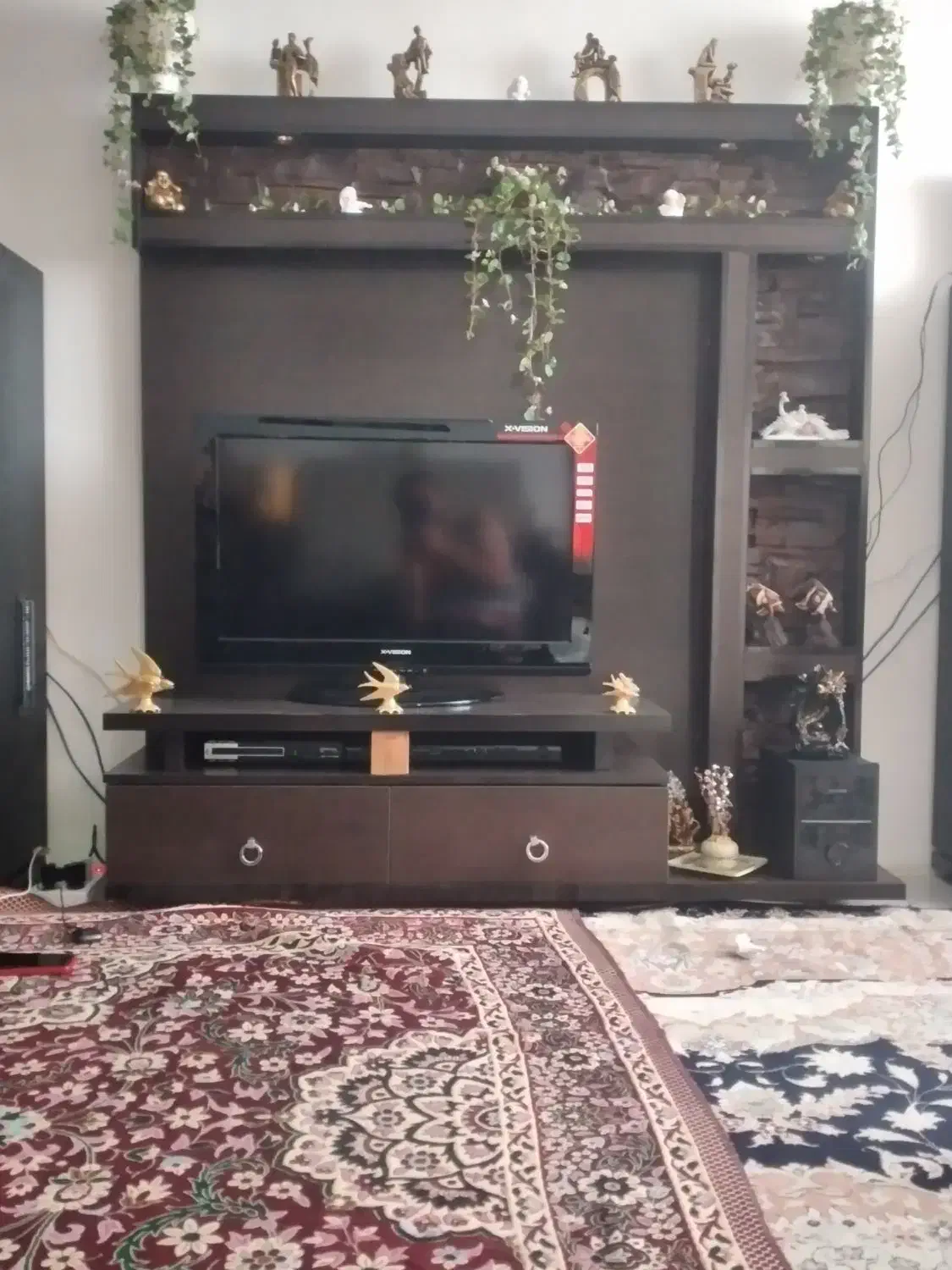 یک عدد میز ویک عدد ال سی دی اکس ویژن|تلویزیون و پروژکتور|پرند, فاز ۶|دیوار