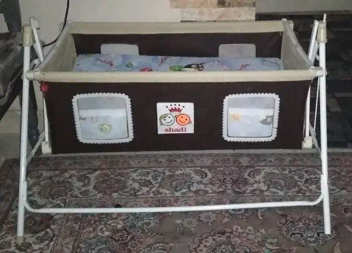 گهواره و کریر کودک سالم|تخت و صندلی بچه|ورامین, ورامین|دیوار