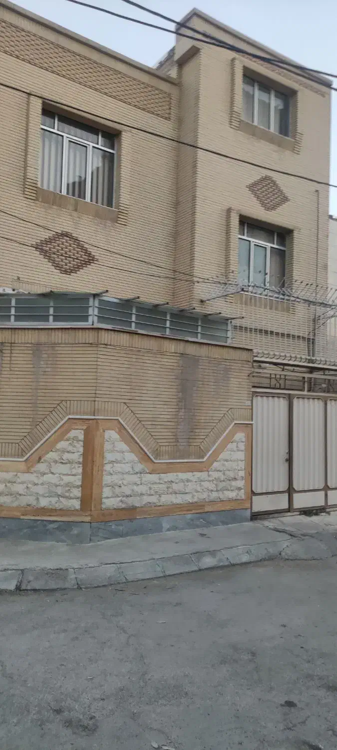 اجاره ویلای طبقه اول (روی همکف)۳خواب|اجارهٔ خانه و ویلا|خمینیشهر, |دیوار