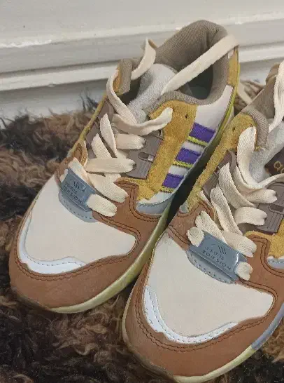 کفش نو و شیک|کفش و لباس بچه|چرام, |دیوار