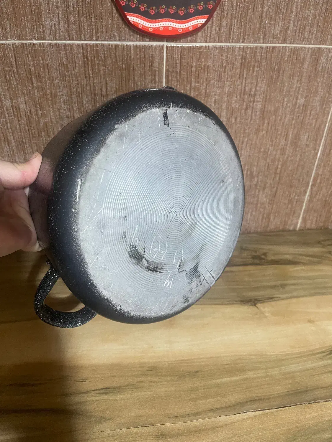 قابلمه|ظروف پختوپز|کرمانشاه, |دیوار