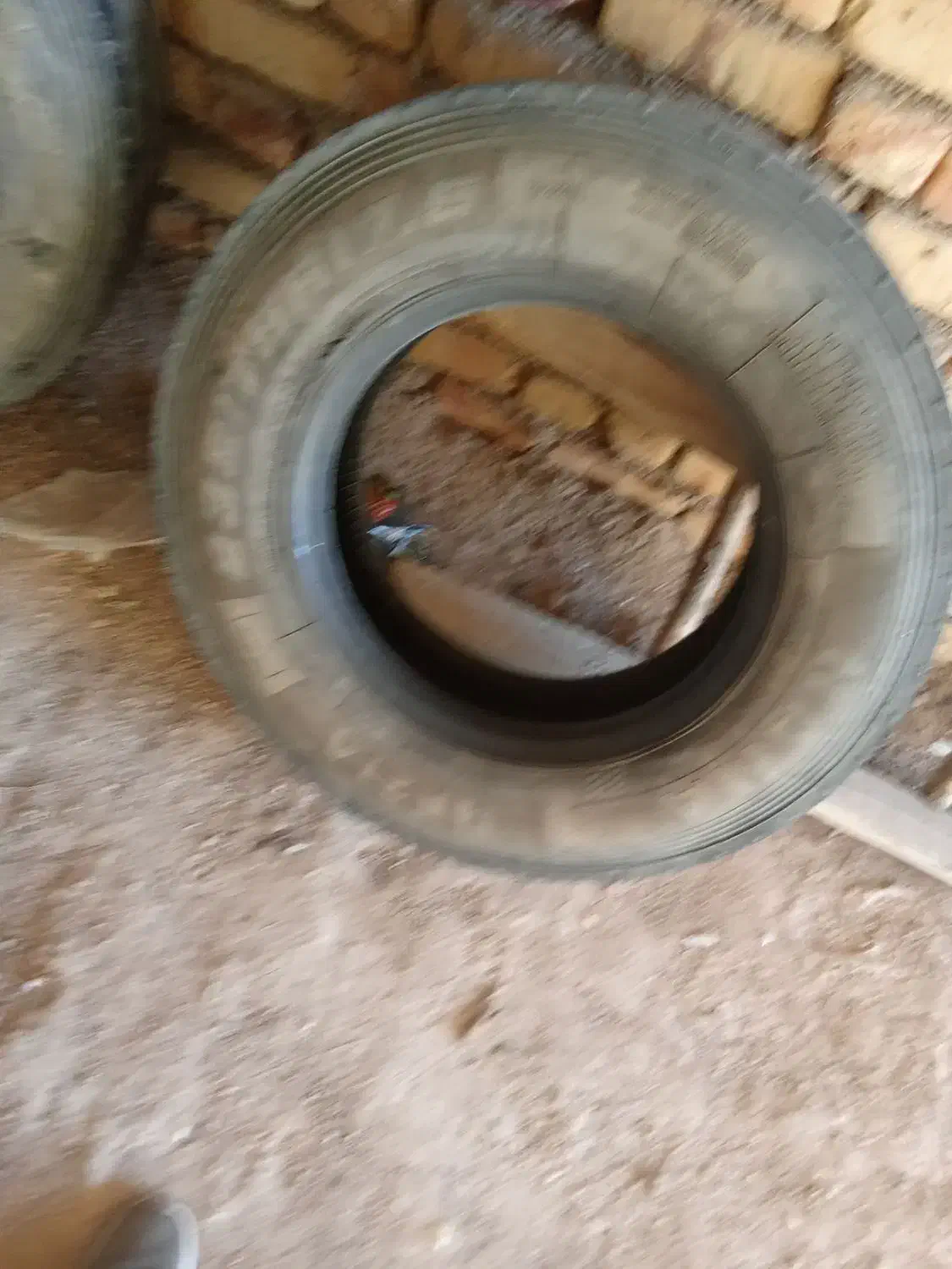 یک جفت لاستیک 235مارک نما|قطعات یدکی و لوازم جانبی|داران, |دیوار