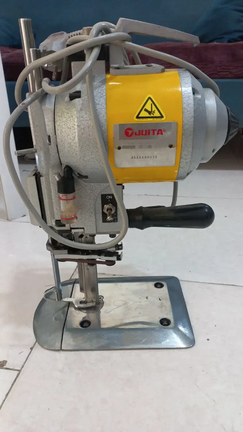 قیچی برقی درحد نو|ابزارآلات|بومهن, |دیوار