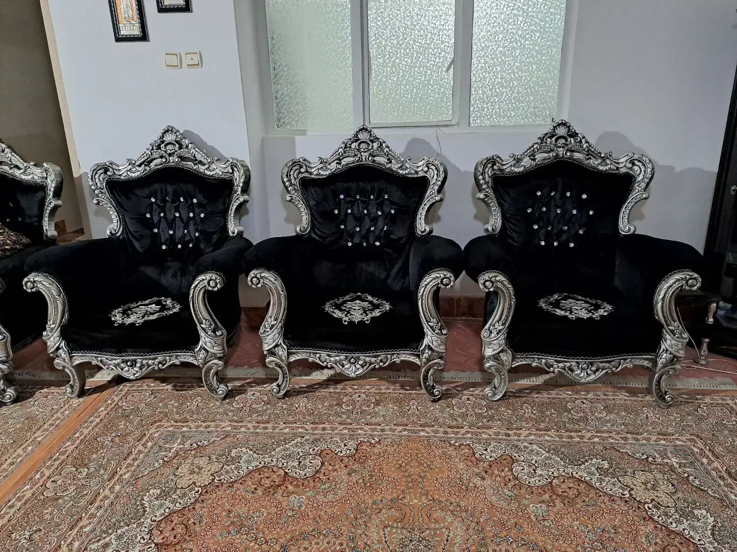 مبل سلطنتی مشکی با چوب طوسی|مبلمان خانگی و میز عسلی|مهاباد (آذربایجان غربی), |دیوار