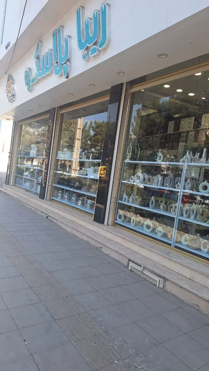 نیروی فروشنده خانم|استخدام خدمات فروشگاه و رستوران|قزوین, |دیوار