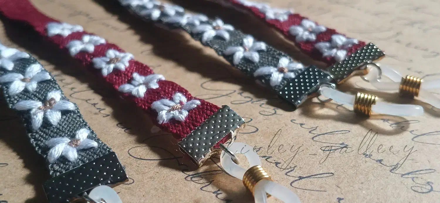 بند عینک گلدوزی|صنایع دستی و سایر لوازم تزئینی|رشت, جانبازان|دیوار