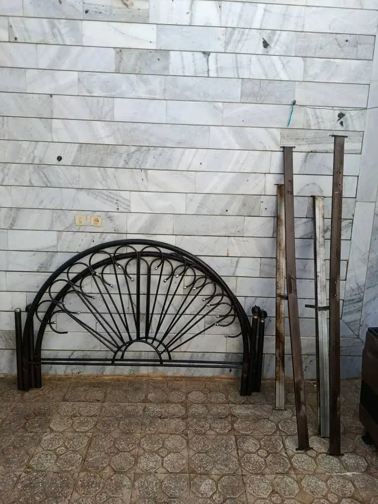 بخاری و تخت دونفره تمیز|تخت و سرویس خواب|خمینیشهر, |دیوار