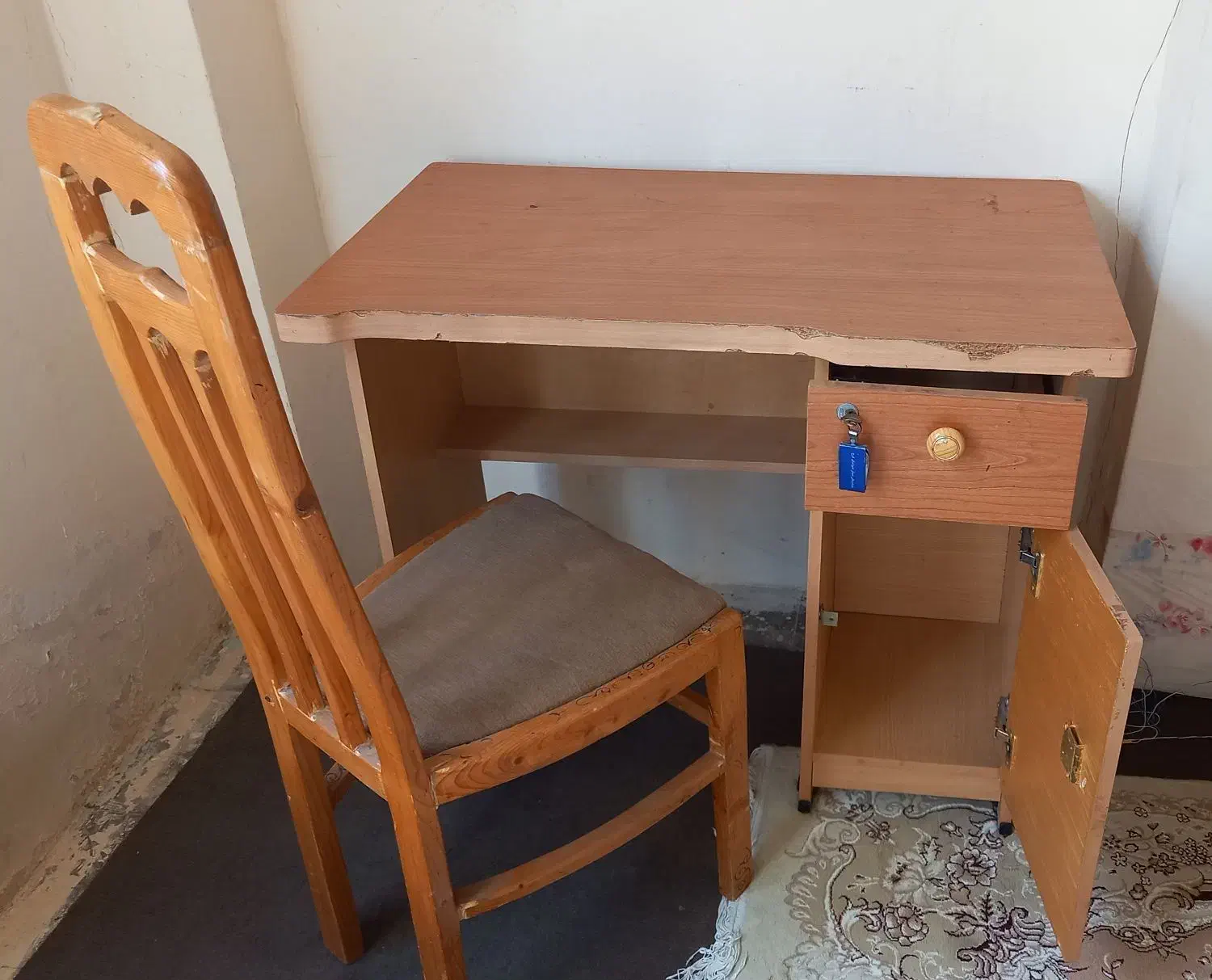 میز تحریر و صندلی ست|میز تحریر و کامپیوتر|بندرعباس, |دیوار