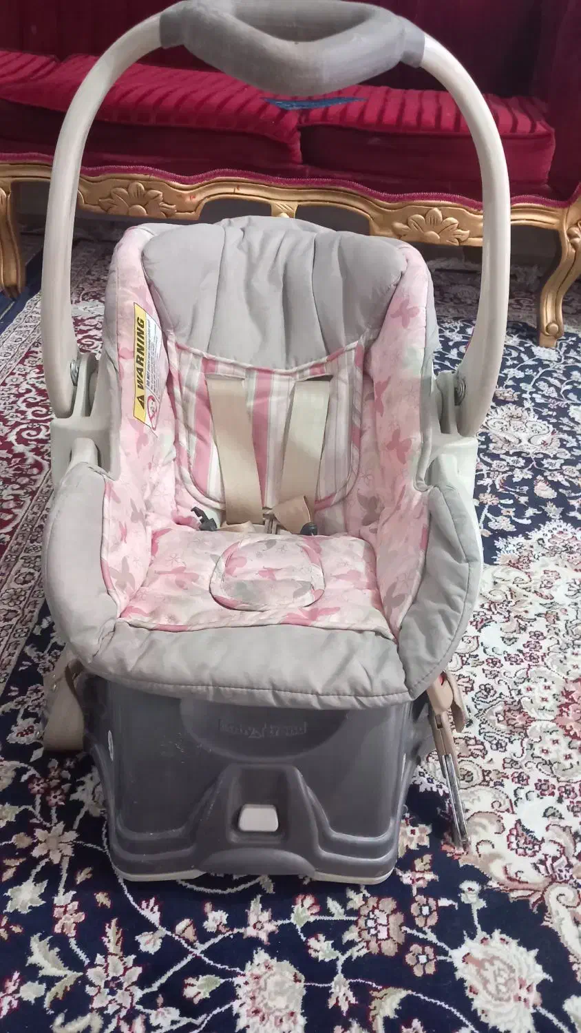 صندلی کودک و کریر خارجی و سالم|تخت و صندلی بچه|همدان, |دیوار