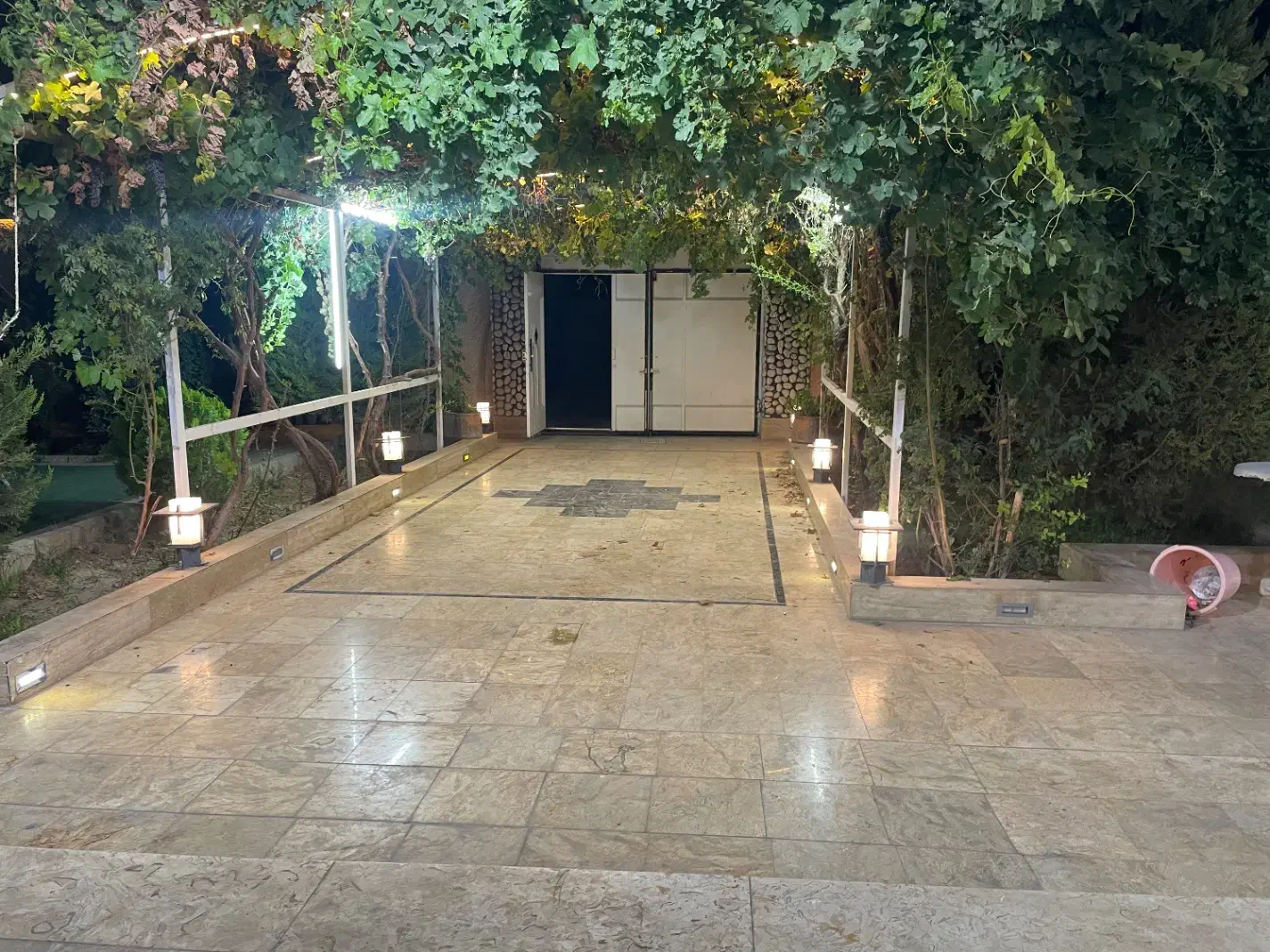 اجاره ویلا و باغ و سالن جشن دورهمی تولد|اجارهٔ کوتاهمدت ویلا و باغ|اصفهان, سرشبادران|دیوار