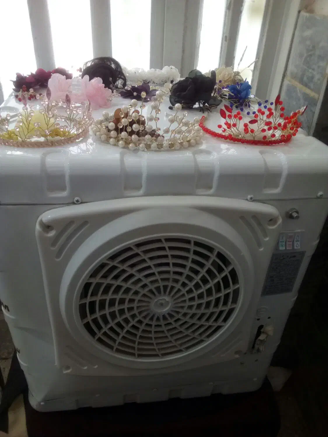 وسایل سالن زیبایی زنانه|آرایشگاه و سالن‌های زیبایی|بروجرد, |دیوار