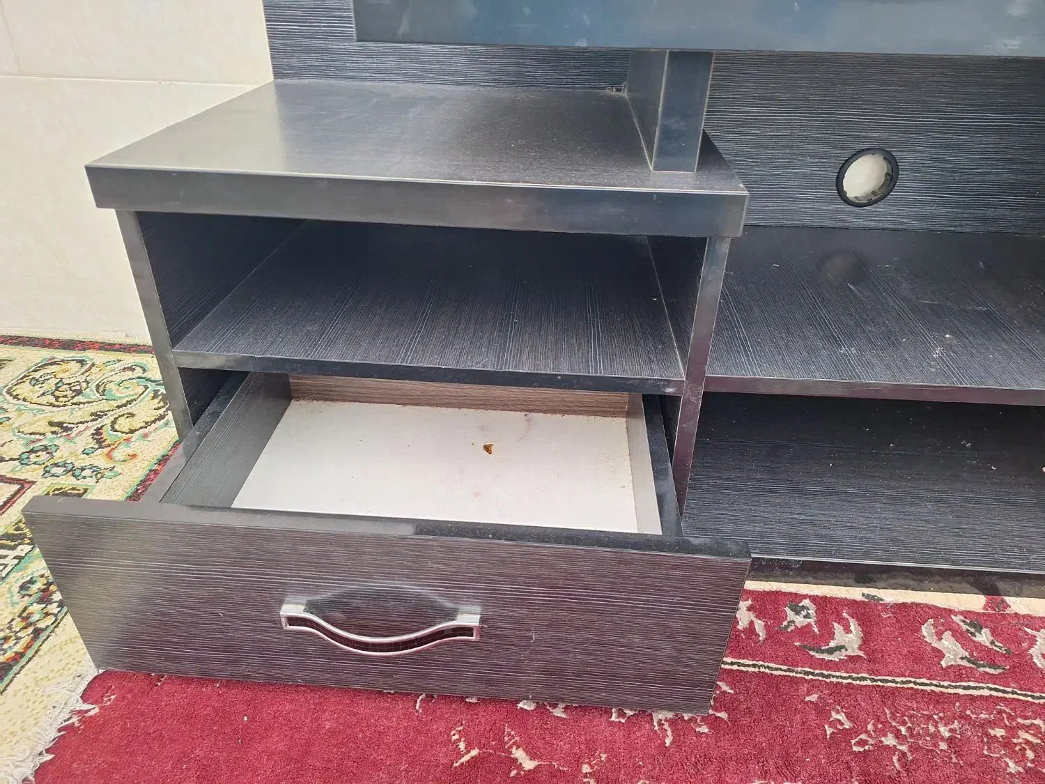 میز تلویزیون سالم معاوضه با صندلی مدیریتی یا راحتی|میز تلویزیون|سنگر, |دیوار