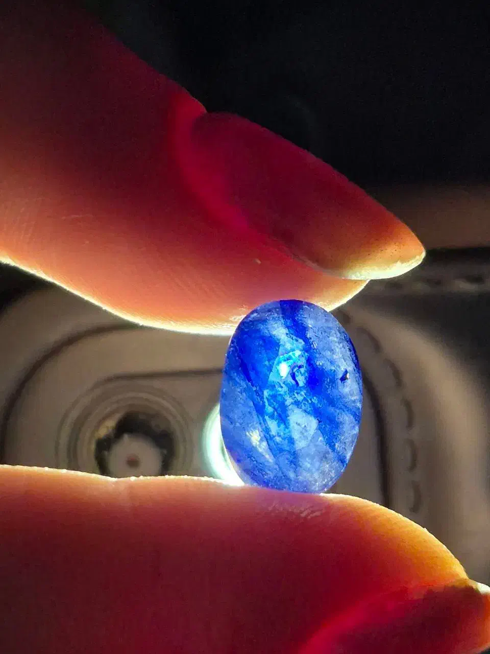 نگین یاقوت کبود|جواهرات|ساری, |دیوار