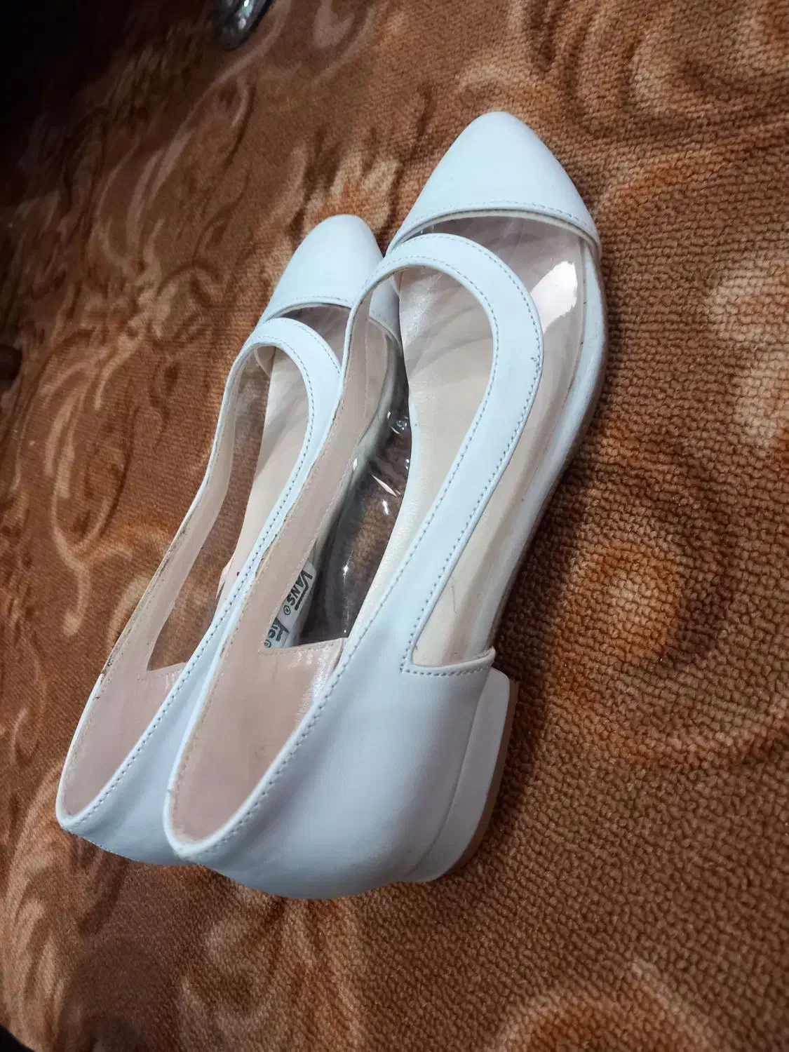 کفش|کیف، کفش، کمربند|آستانه اشرفیه, |دیوار