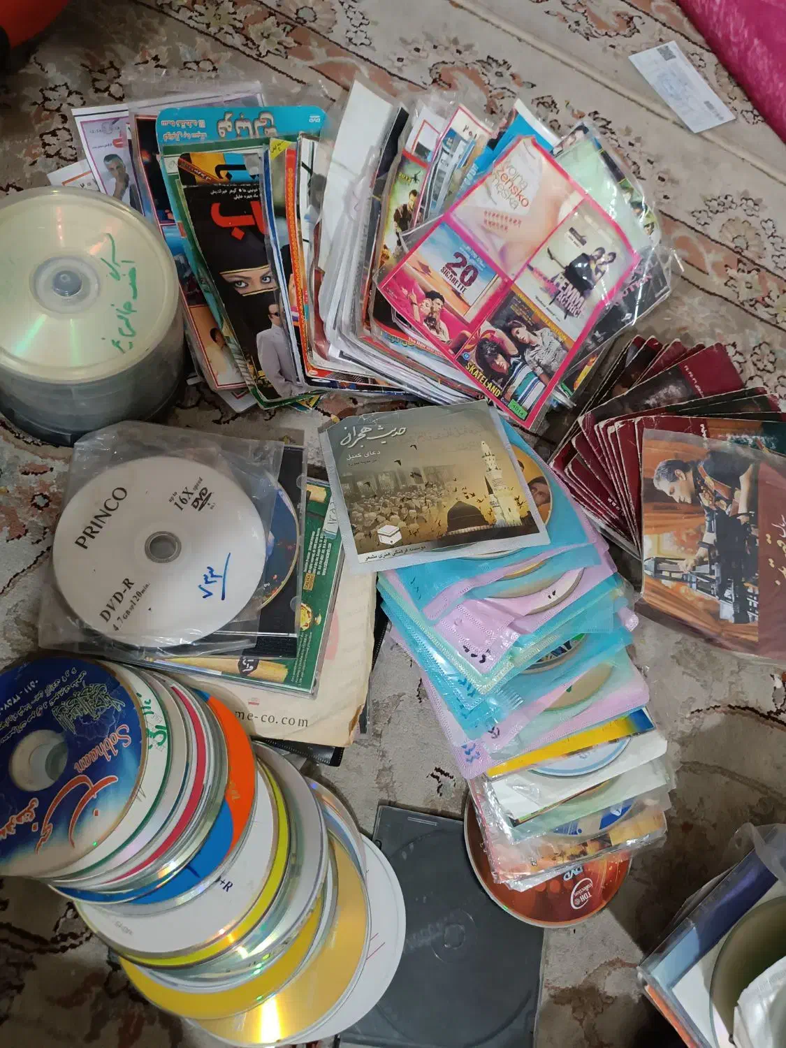 سی دی CD تعداد 2000 عدد با سه عددکیف|فیلم و موسیقی|مشهد, آزادشهر|دیوار