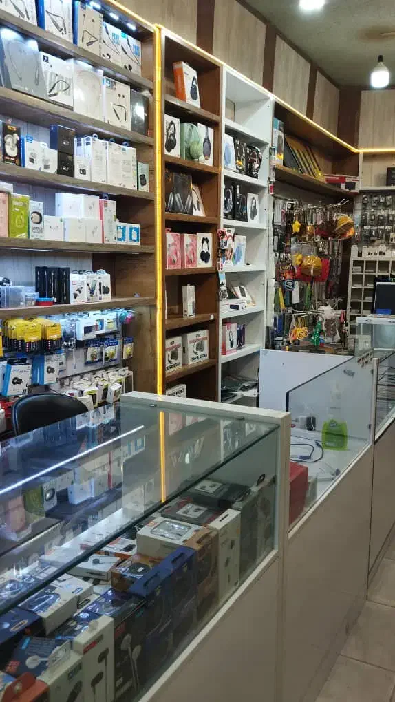 فروش دکور و واگذاری مغازه موبایل فروشی|فروشگاه و مغازه|چغادک, |دیوار
