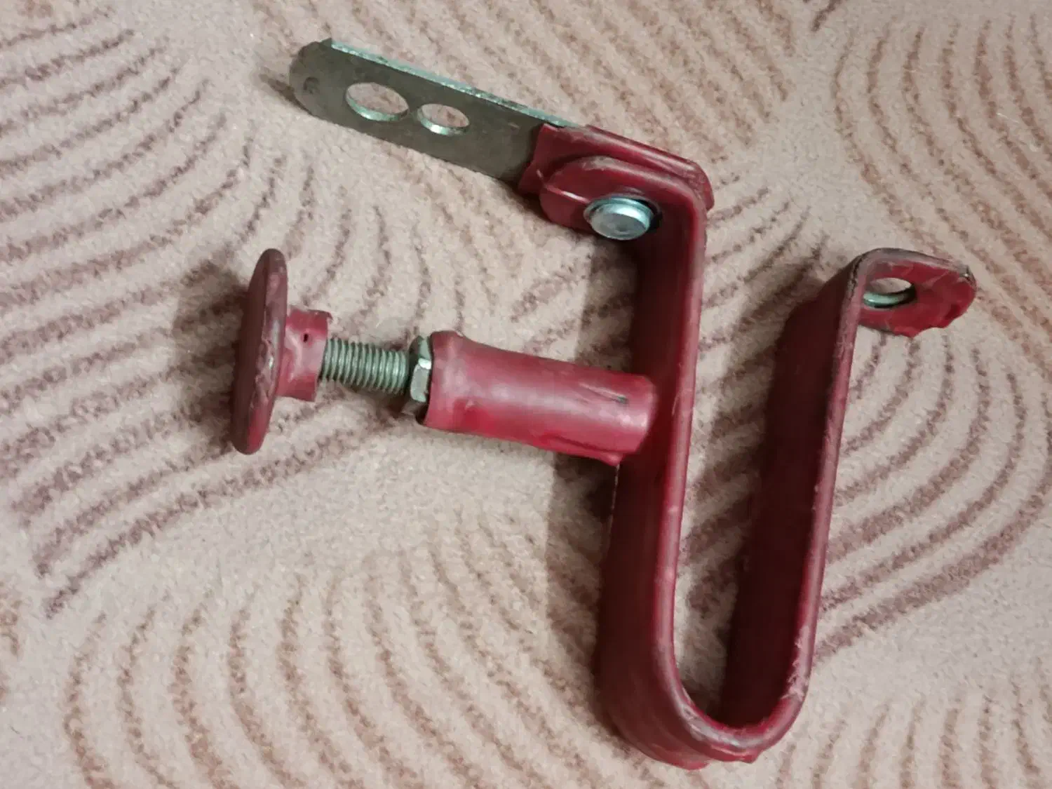 قفل پدال|ابزارآلات|قم, چهل درخت‎|دیوار