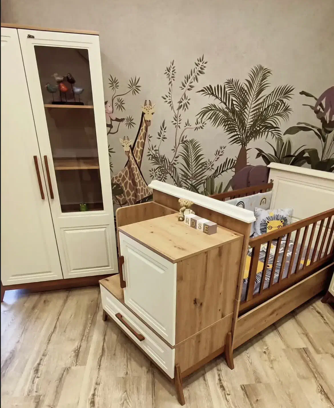 سرویس خواب نوزاد و نوجوانی برند ژیک|تخت و صندلی بچه|اراک, |دیوار