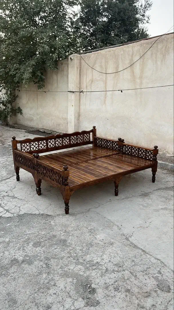 تخت سنتی ابزار خورده بدون واسطه|مبلمان خانگی و میز عسلی|کرج, پیشاهنگی|دیوار