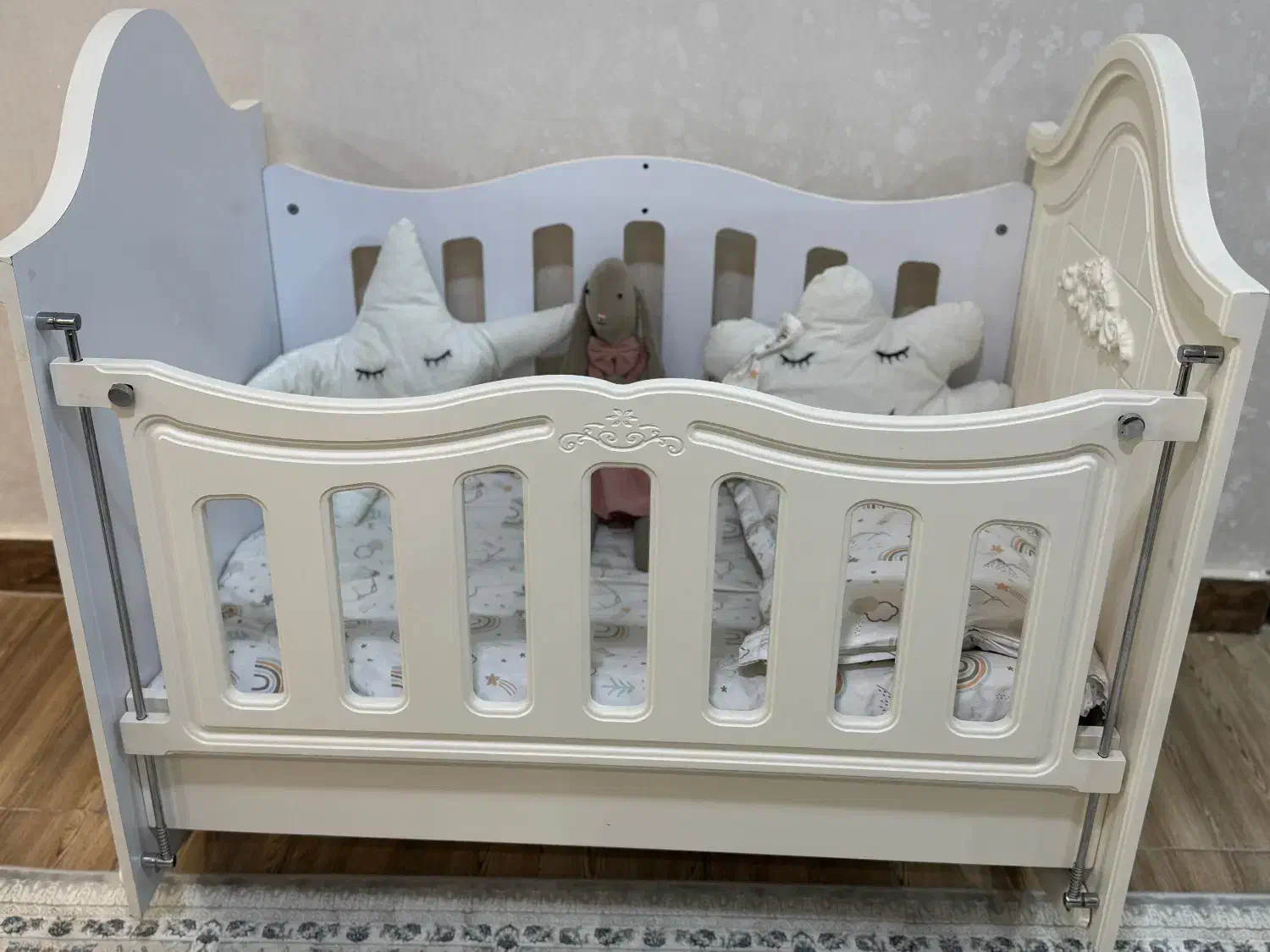 تخت نوزاد|تخت و سرویس خواب|رباط‌کریم, رباط‌کریم|دیوار