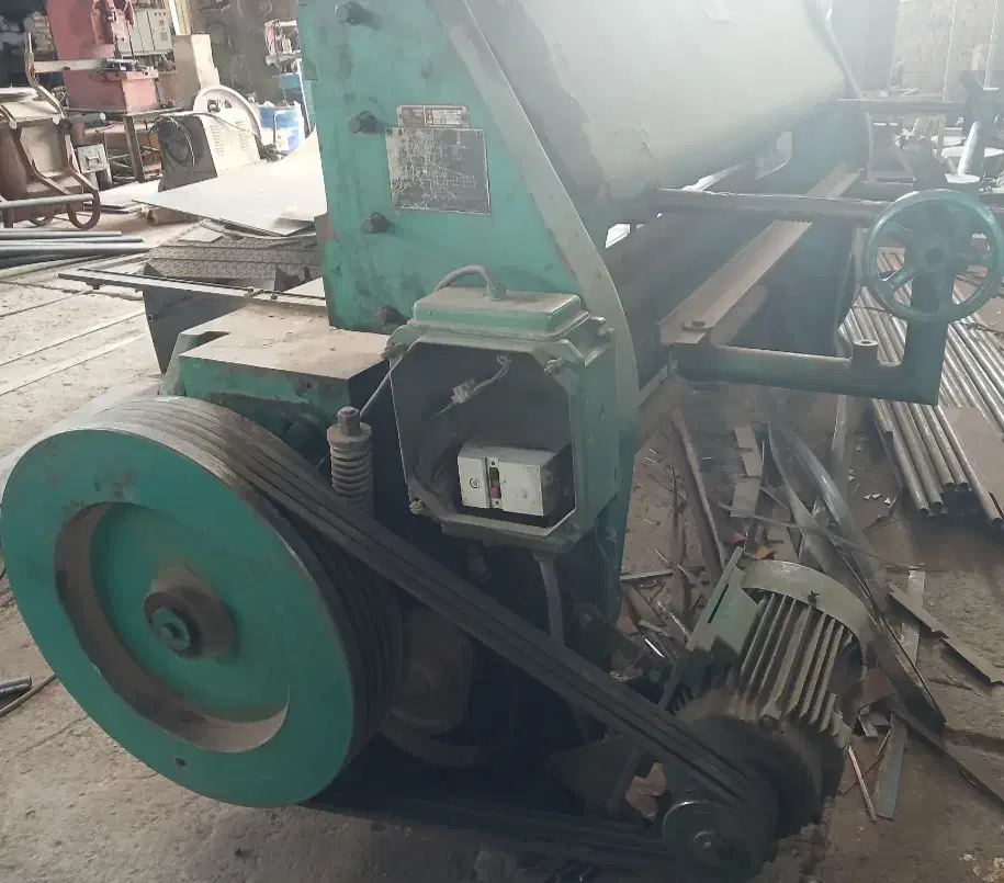 گیوتین ۲متری ۴میل بر چکسلواکی|ماشینآلات صنعتی|یزد, |دیوار