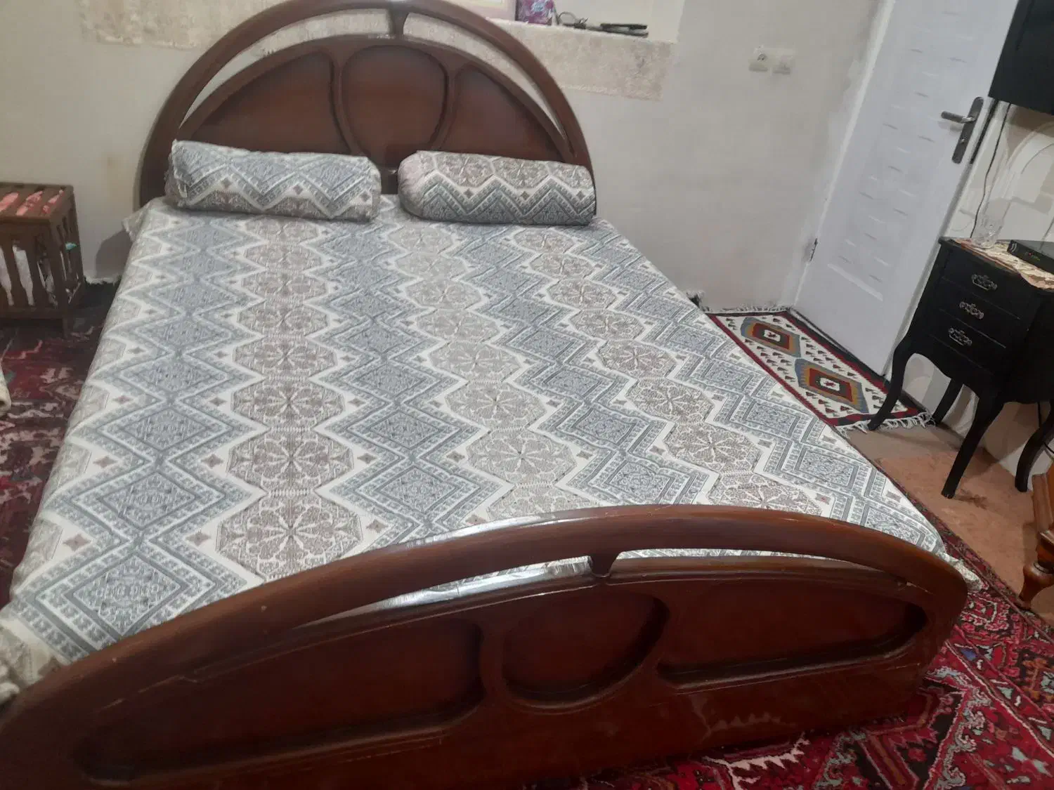 تخت خواب دو نفره|تخت و سرویس خواب|اراک, |دیوار