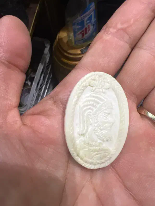 انگشتر گردنبند شمایل کورش کبیر و داربوش|جواهرات|شیراز, انجیر|دیوار