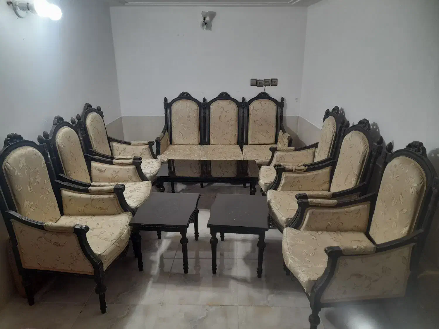فروش مبلمان منزل ۹ نفره  همراه با میز های پذیرایی|مبلمان خانگی و میز عسلی|شهرضا, |دیوار
