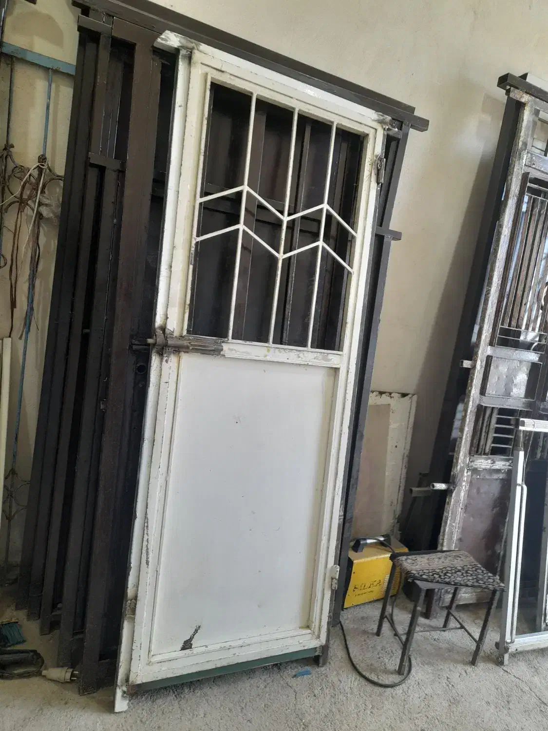 درب و پنجره آهنی دست دوم حفاظ آهنی و....|مصالح و تجهیزات ساختمان|اردبیل, |دیوار