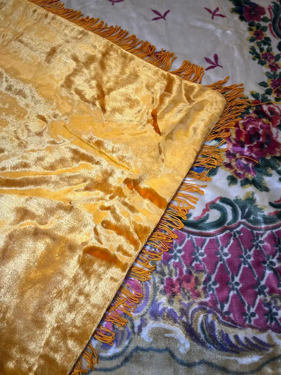 رو تختی قدیمی- نو|رختخواب، بالش، پتو|رویان, |دیوار