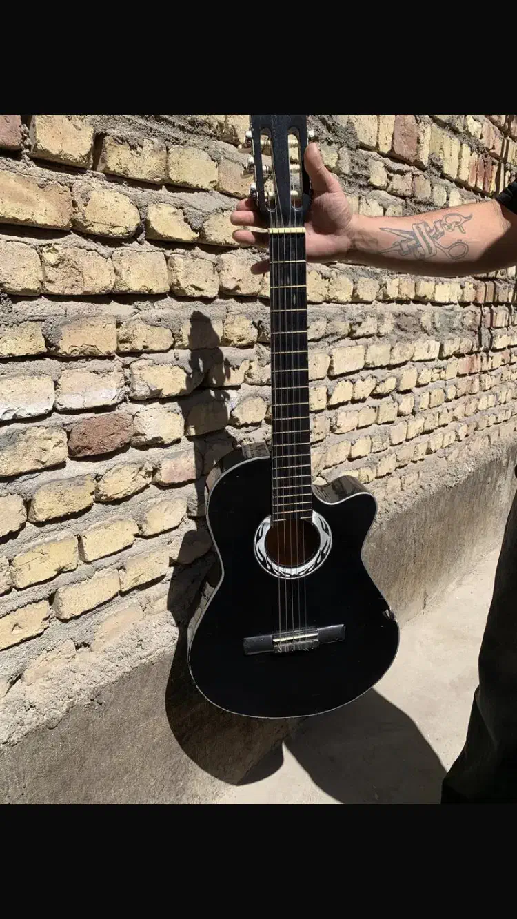 گیتار دسته دوم فروشی|گیتار، بیس، امپلیفایر|سیرجان, |دیوار