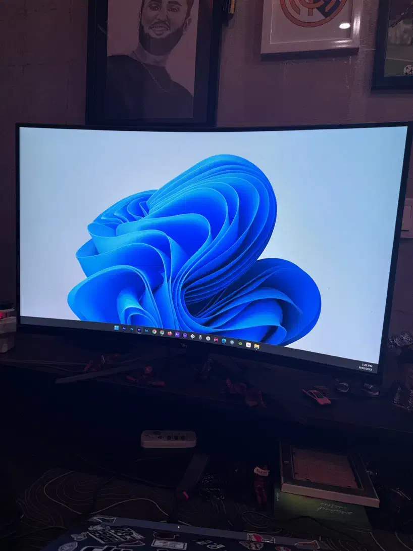 مانیتور ۳۲ اینچ خمیده ۱۴۴ هرتز|قطعات و لوازم جانبی رایانه|ری, دیلمان|دیوار