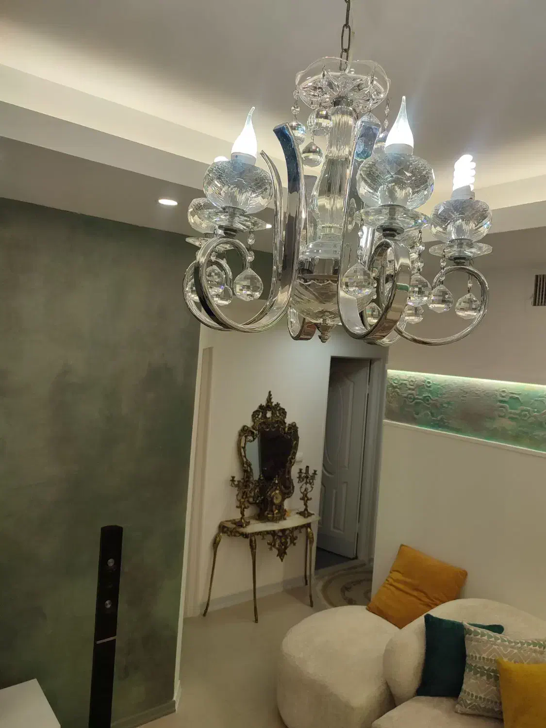 لوستر تمام کریستال|لوستر و چراغ آویز|کرج, کوی کارمندان شمالی|دیوار