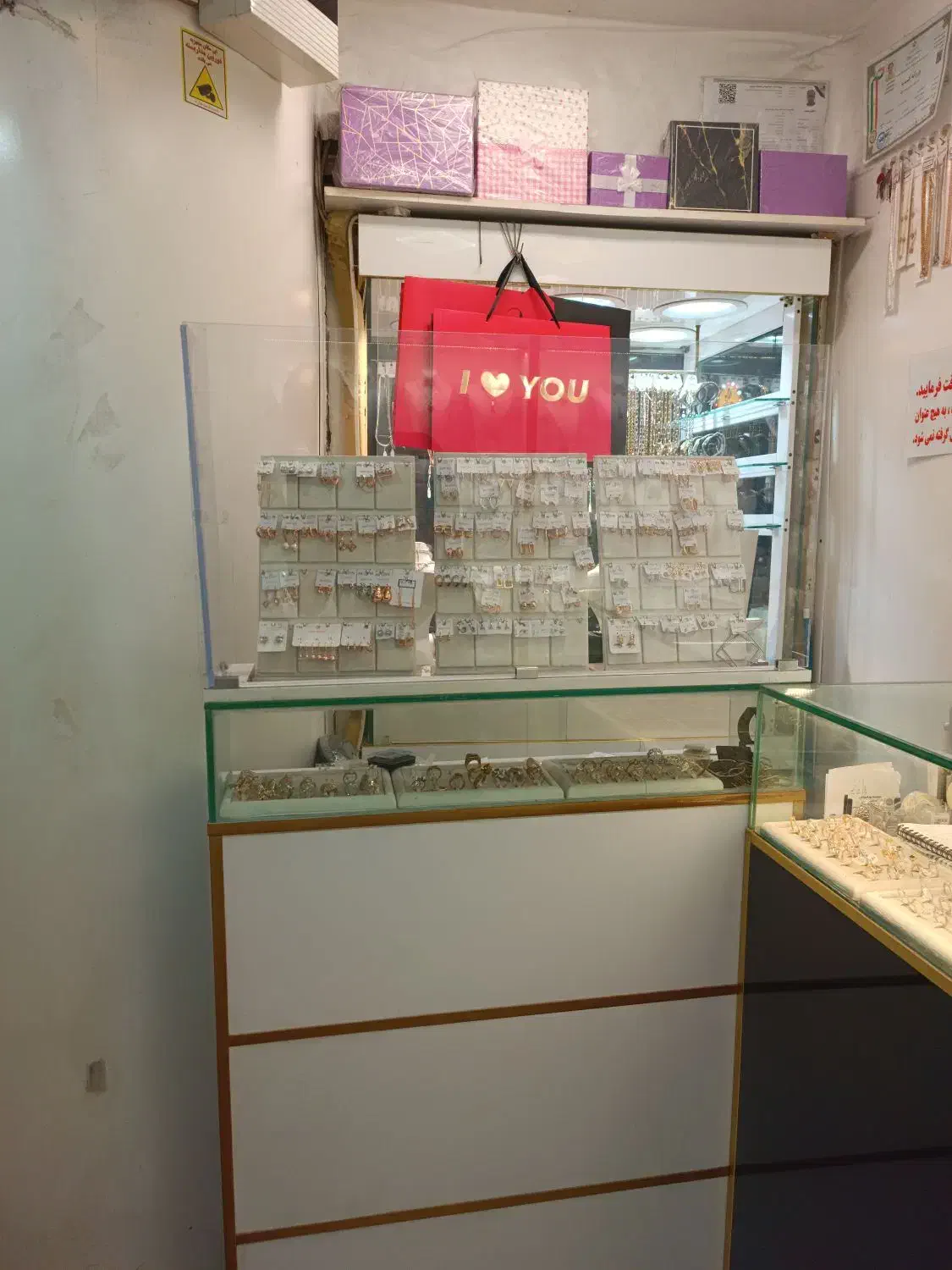 فروش سرقفلی مغازه در ابتدای شهرداری رشت/علم‌الهدی|فروش مغازه و غرفه|رشت, چله خانه|دیوار