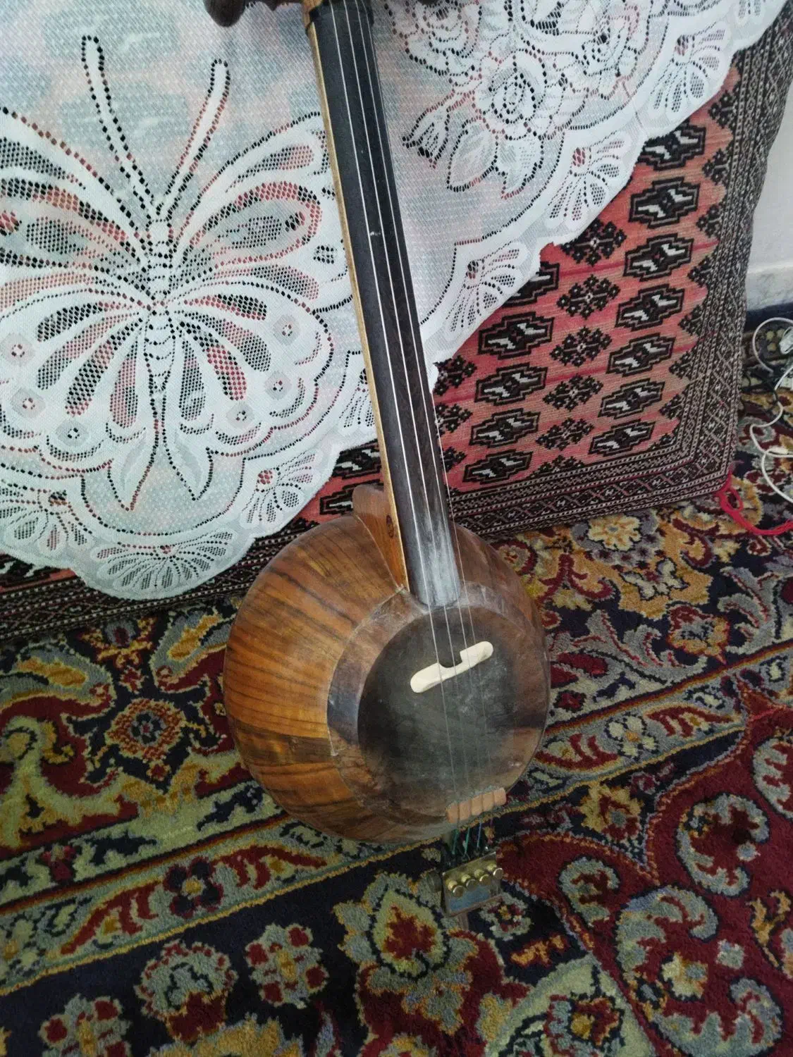 کمانچه خوش صدا|سازهای سنتی|سنندج, |دیوار