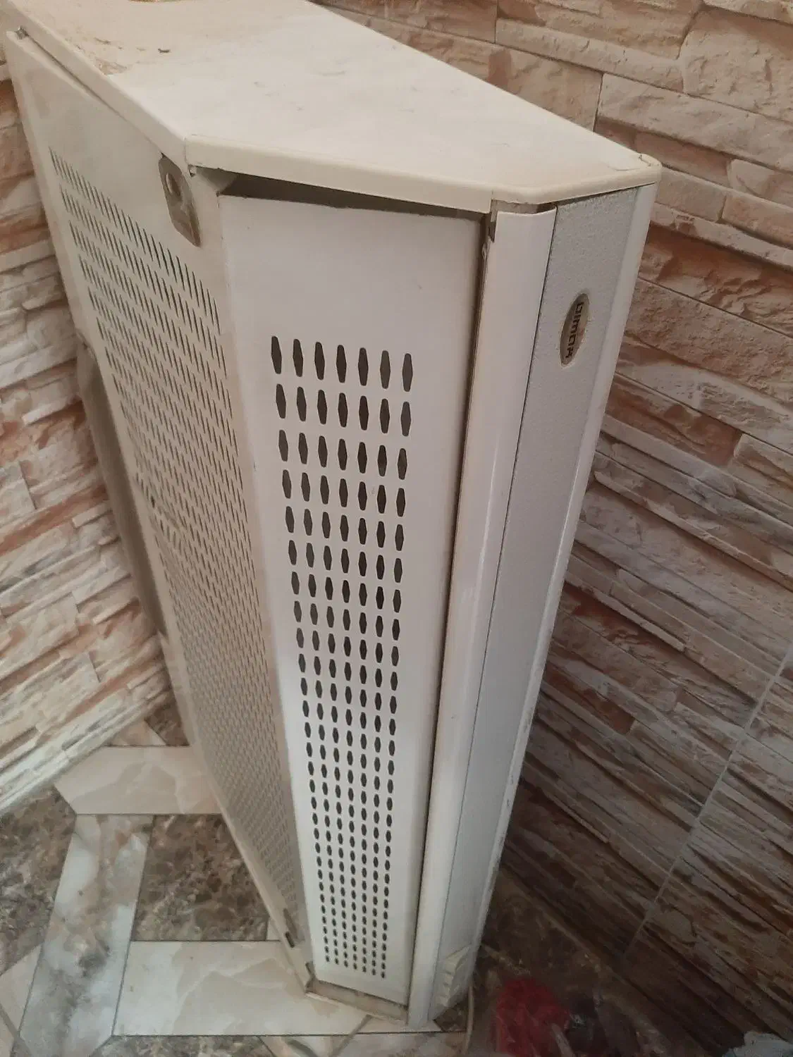 هود بیمکث.|هود|شیراز, فرگاز|دیوار